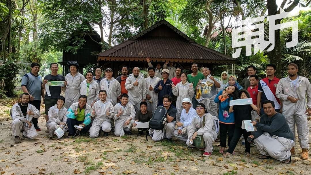 2018年，博特拉大学（UPM）的马来文化博物馆（Malay Heritage Museum）求助“拯救马来西亚蜜蜂”，藉著这个机会，新旧志愿者齐齐出席，完成任务的同时也交流学习。本地知名演员温绍平也是志愿者之一。