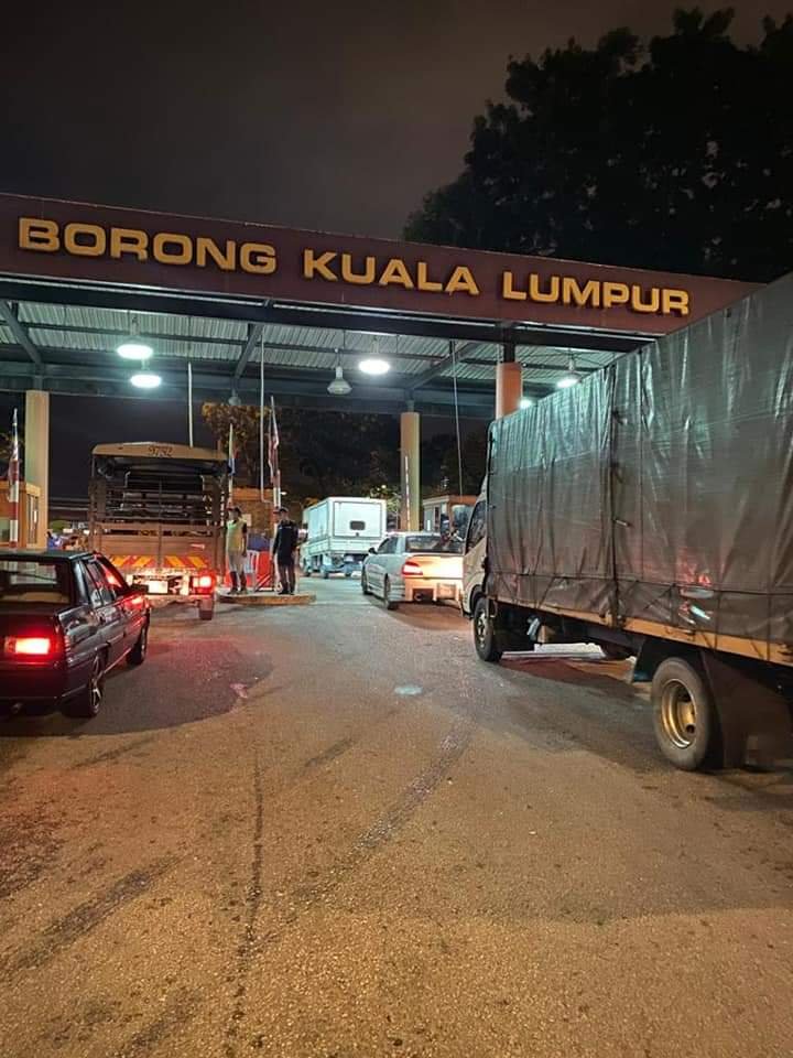 隆市政局持续对吉隆坡批发公市驶入交通工具进行检测，周三（27日）一早就已检查了1395车辆涉及1530人。（图取吉隆坡市政局面子书专页）