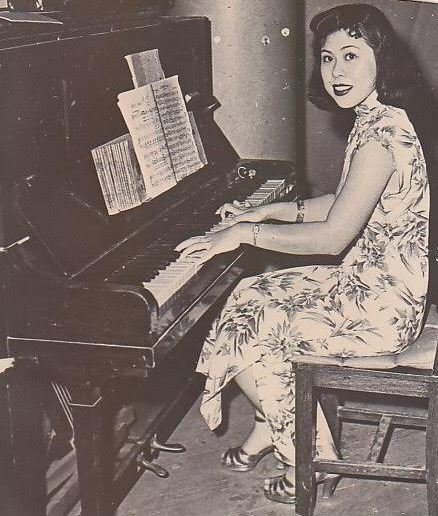 陈美光多少多艺，会弹奏钢琴。