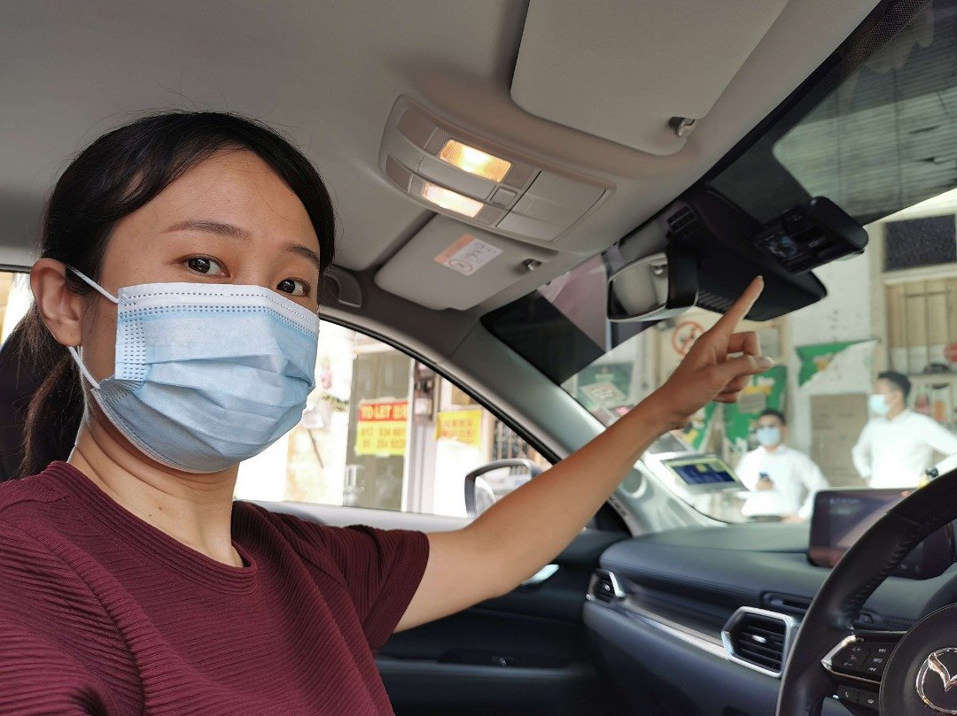 苏萍婉已特地购置一台同时拍摄轿车前方、后方及车内的行驶记录仪。