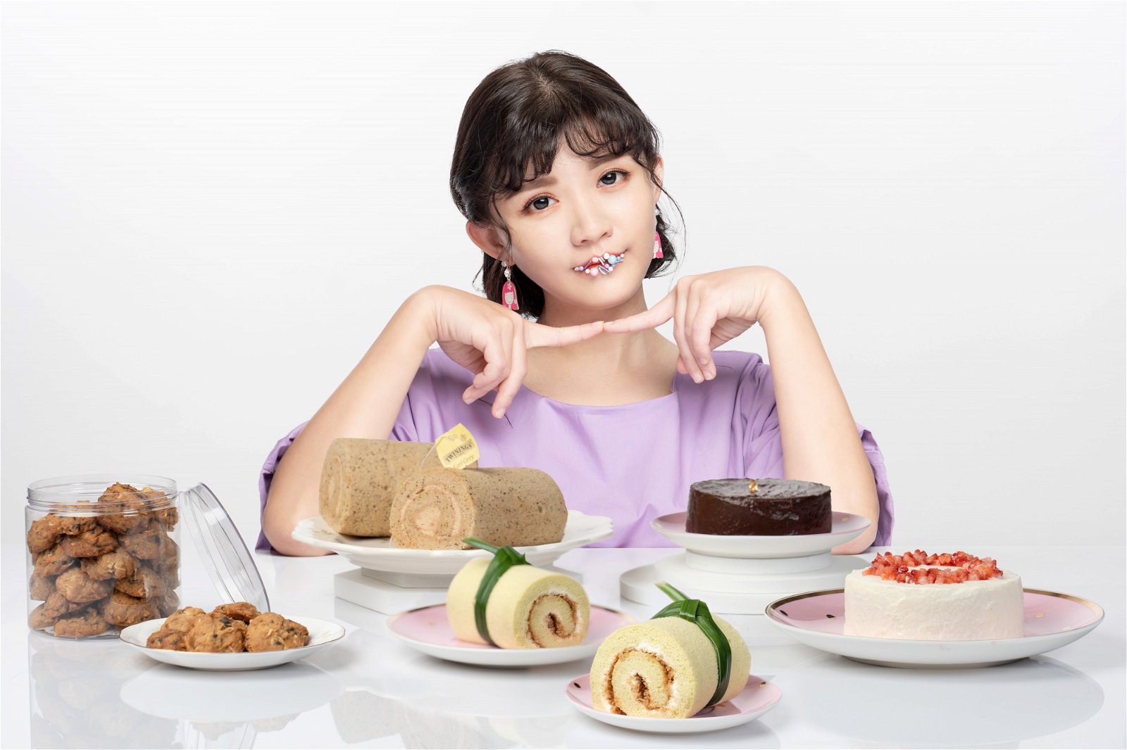 王雪晶与友人创业，开发“ Time For Tea By Onni” 手工甜品品牌，希望大家可以快乐吃甜品。