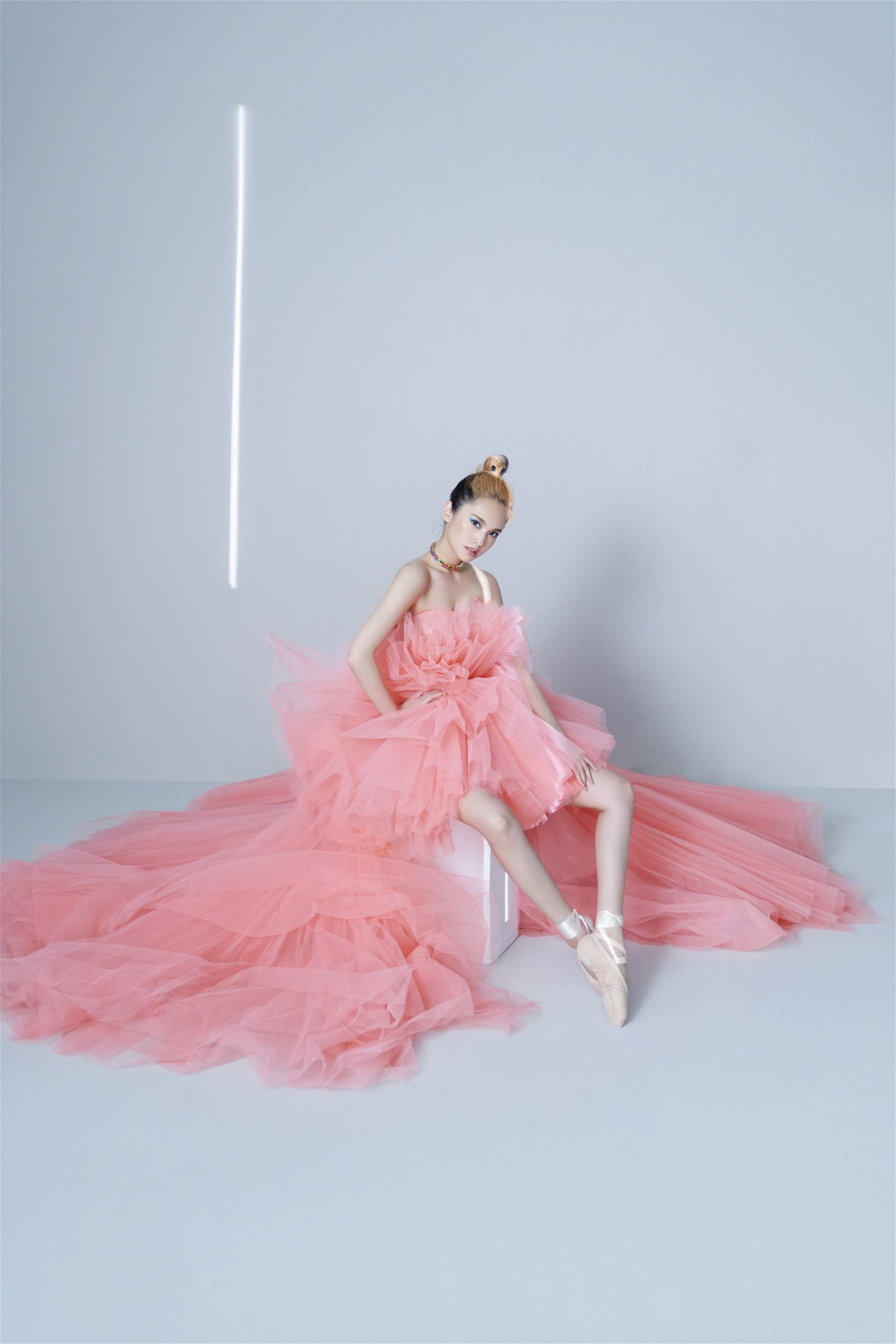 穿上桃色礼服的杨丞琳展现的是Movie Star的一面。