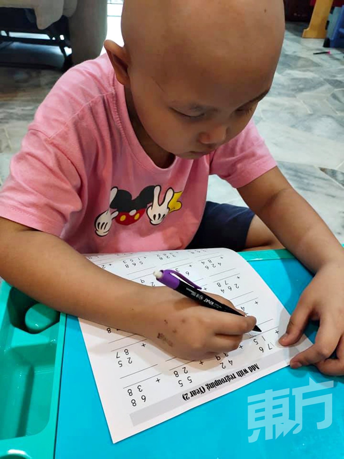 数学是梁宇轩最喜欢的科目，抗癌期间若身体状态许可，姚淑枫也会让他做一些作业及手作，让他过得更充实。