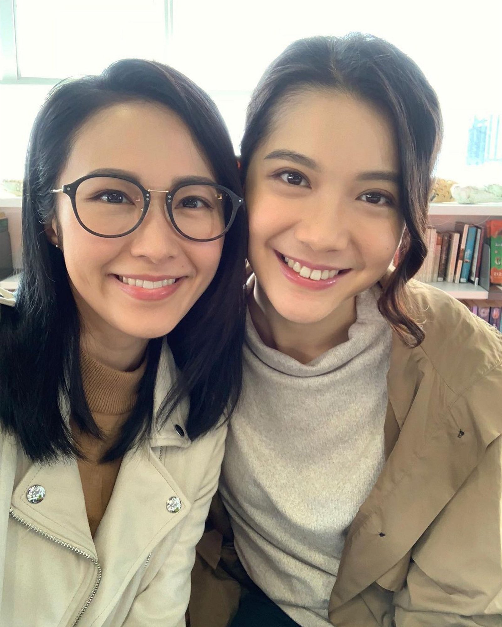 汤怡和林宣妤在《反黑路人甲》中饰演姐妹。