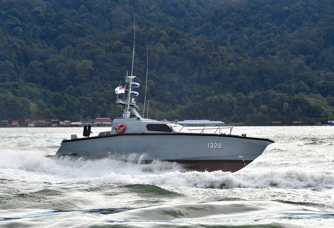 国防部将建议为海军添购13艘价值1.3亿令吉的快速拦截艇。