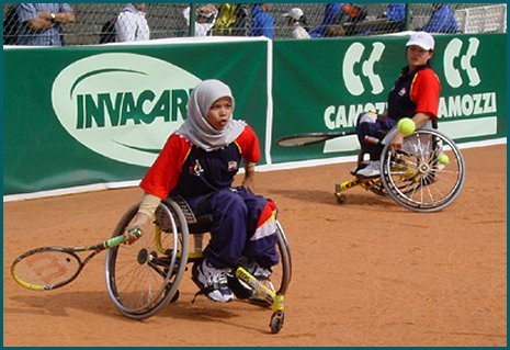 诺丽莎代表国家参加轮椅网球比赛，夺下多项个人和团队赛冠军。（图由受访者提供）