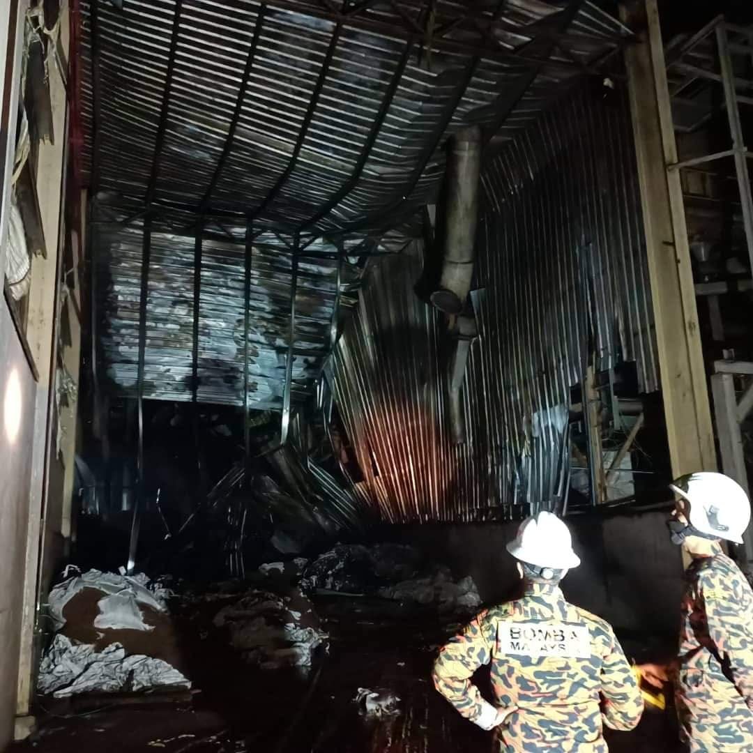 木材加工厂三楼突然爆炸，部份建筑物坍塌，酿一死两伤。