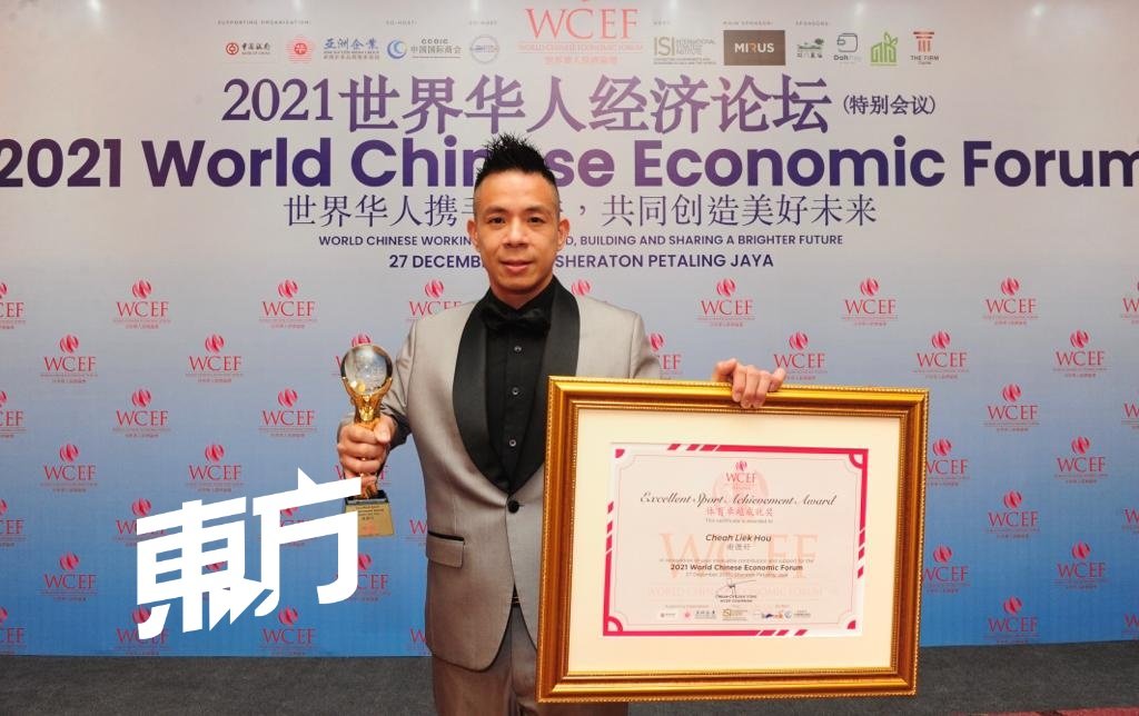 大马史上第一个羽毛球项目残奥会冠军，谢儮好荣获世界华人杰出体育成就奖。
