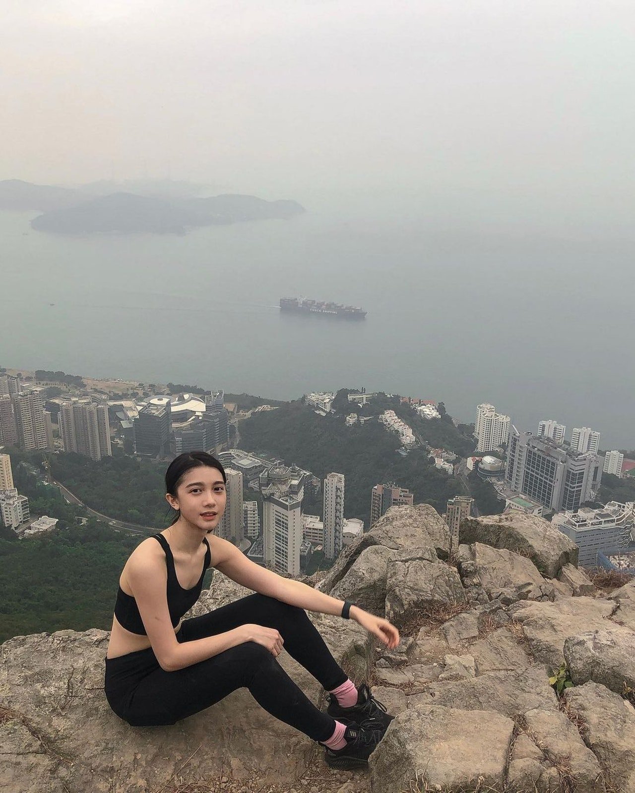 林宣妤上载很多香港爬山运动的照片，可是她回应说是旧照片。