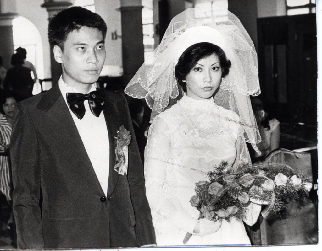 吴孟达于1976年与第一任太太麦莉莉结婚，婚姻维持了十八年。