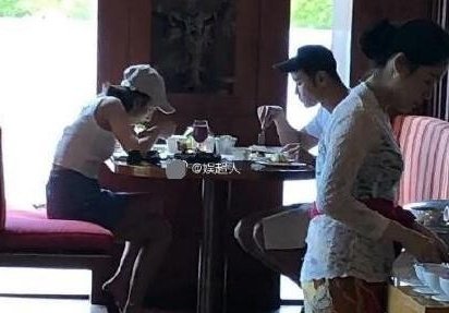 阮经天、宋祖儿曾被拍在峇里岛饭店共进早餐。
