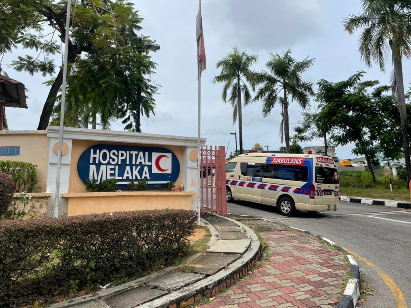 马六甲新冠肺炎疫情严峻，州内公共医疗资源竭尽。
