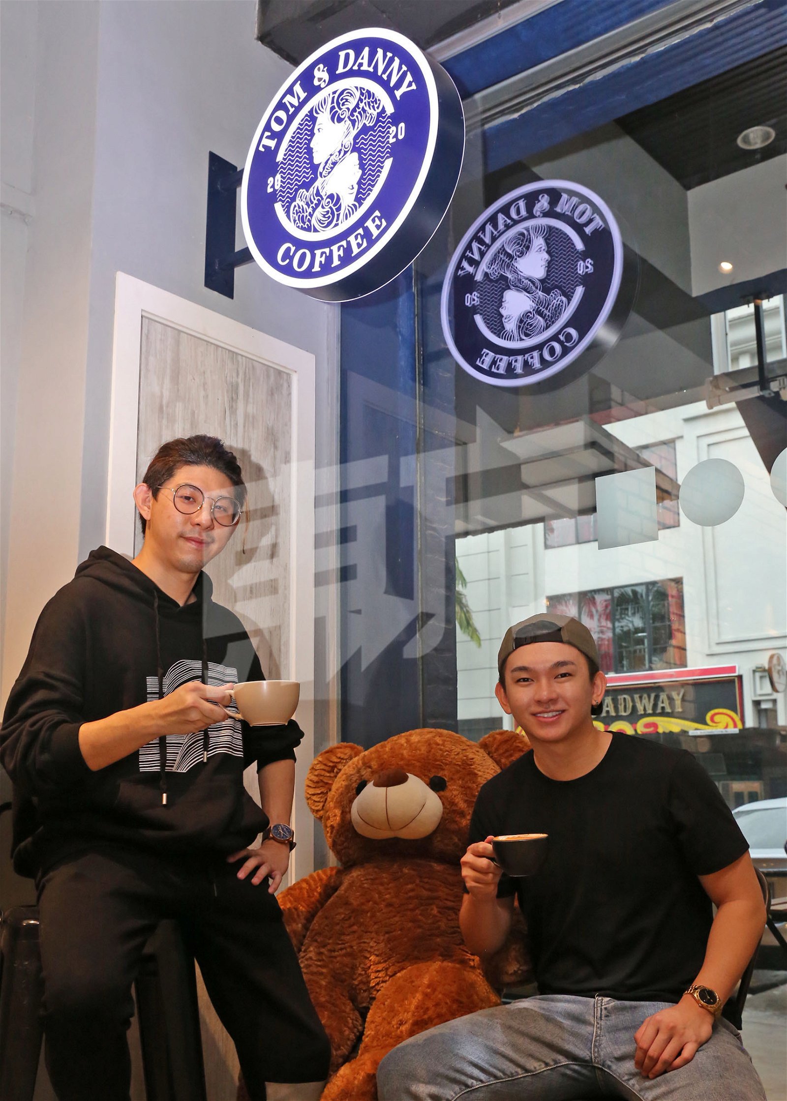 Tom&amp;Danny咖啡馆创办人王义琥（左）和李家辉。（摄影：刘维杰）