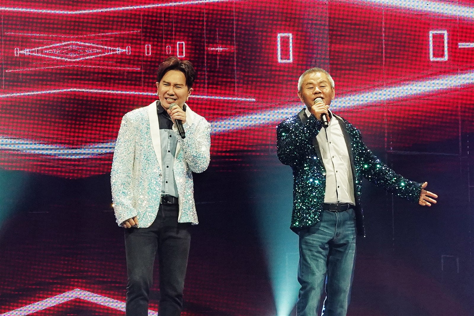 叶俊岑这次在《好声Family》邀来爸爸叶振浓（72岁）一起同台飙歌。
