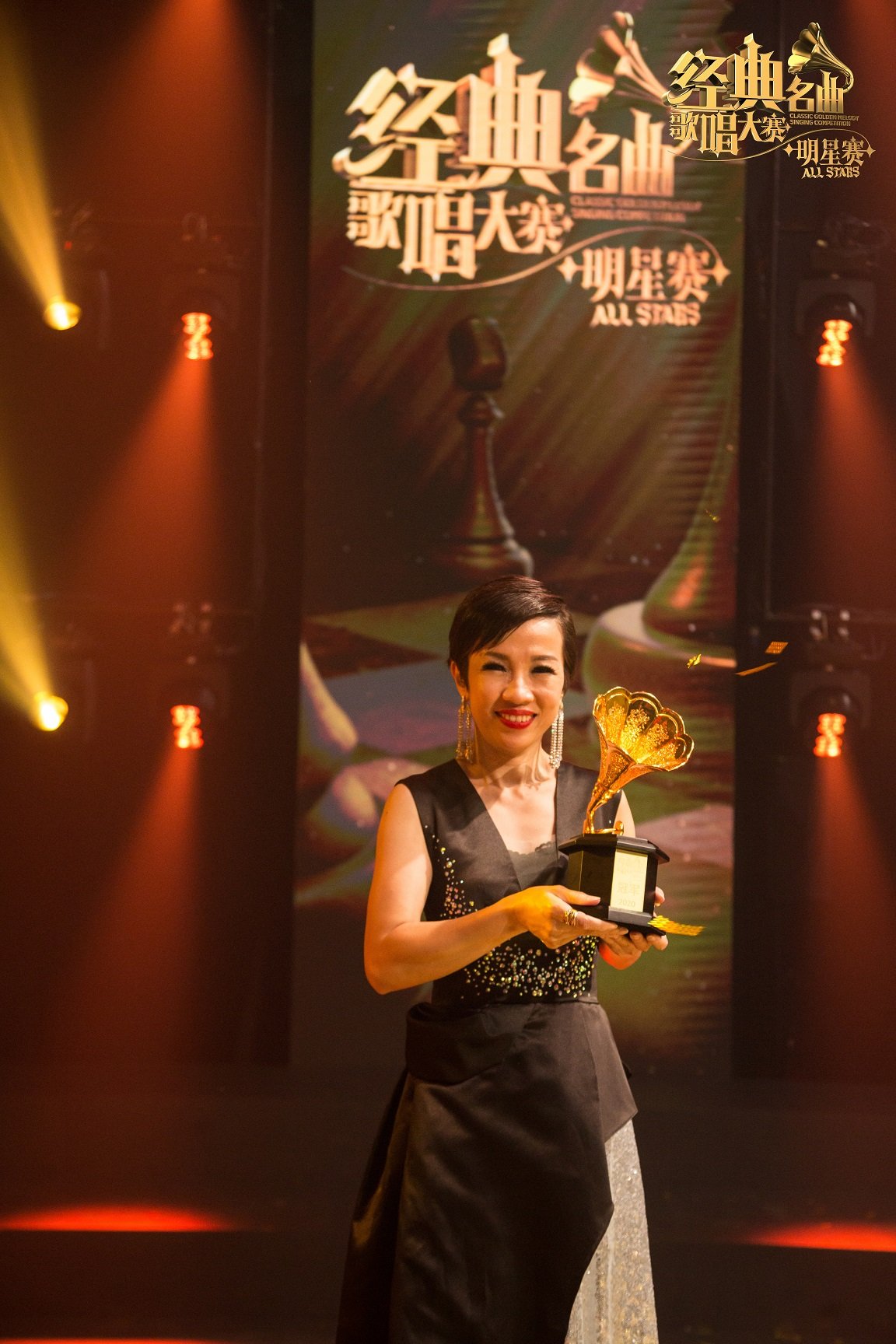 张淑凤在《明星赛》中跳出舒适圈，选唱曲风冷门的歌曲，终成功突围而出摘下冠军宝座。