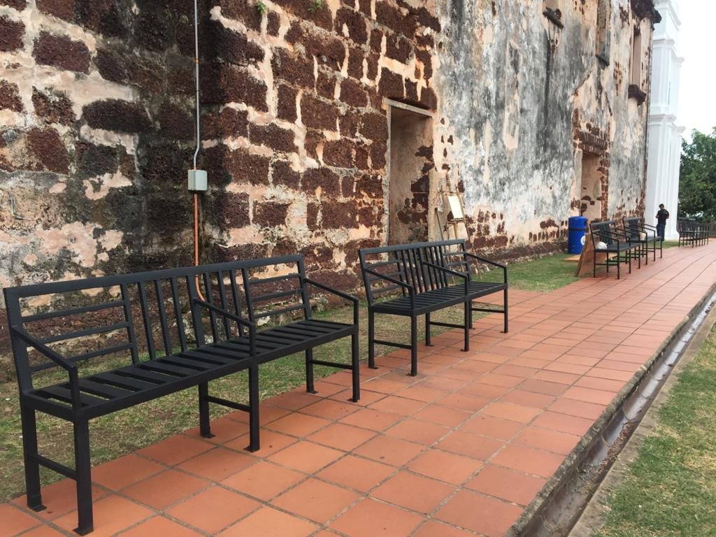 马六甲历史城市政厅用遗产文物基金，在旅游区增设长凳及其他设备，为开放旅游业做准备。