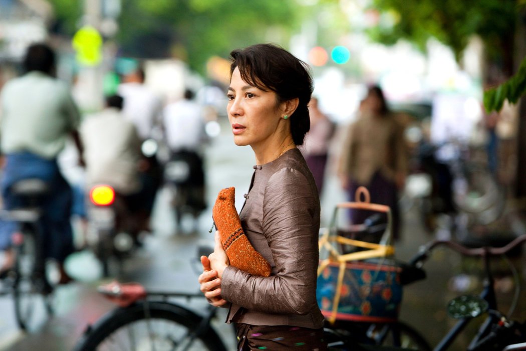 杨紫琼在2011年《昂山淑姬》中饰演过缅甸原民选政府领导人昂山淑姬。