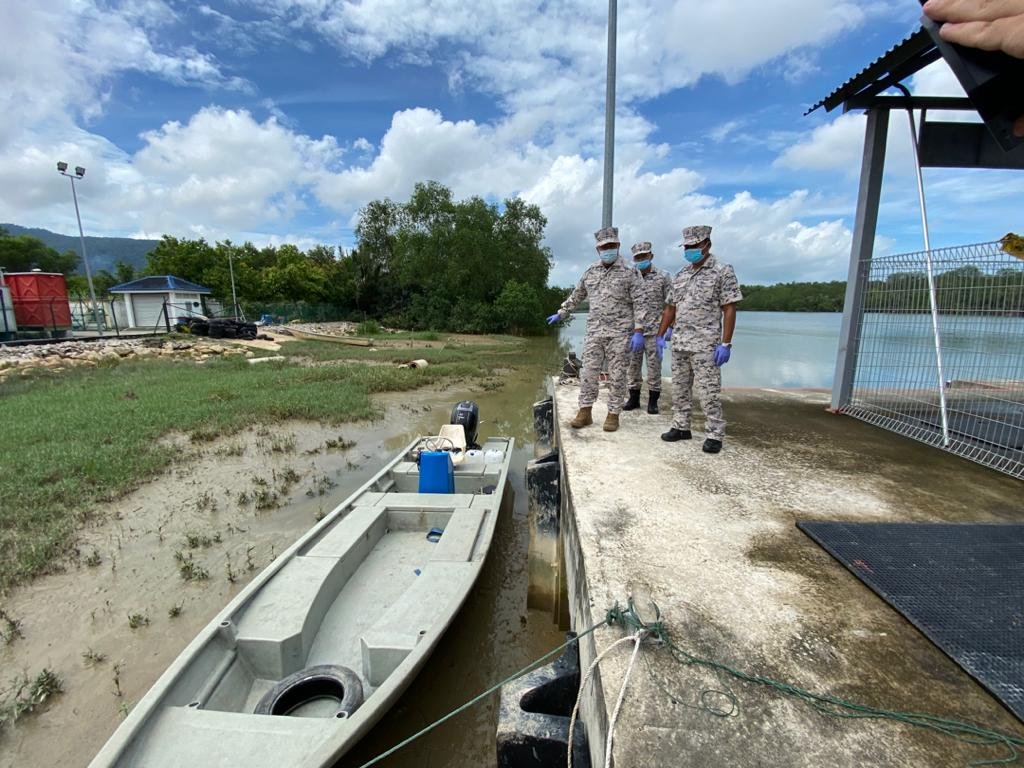 大马海事执法机构起获毒贩使用的船只。