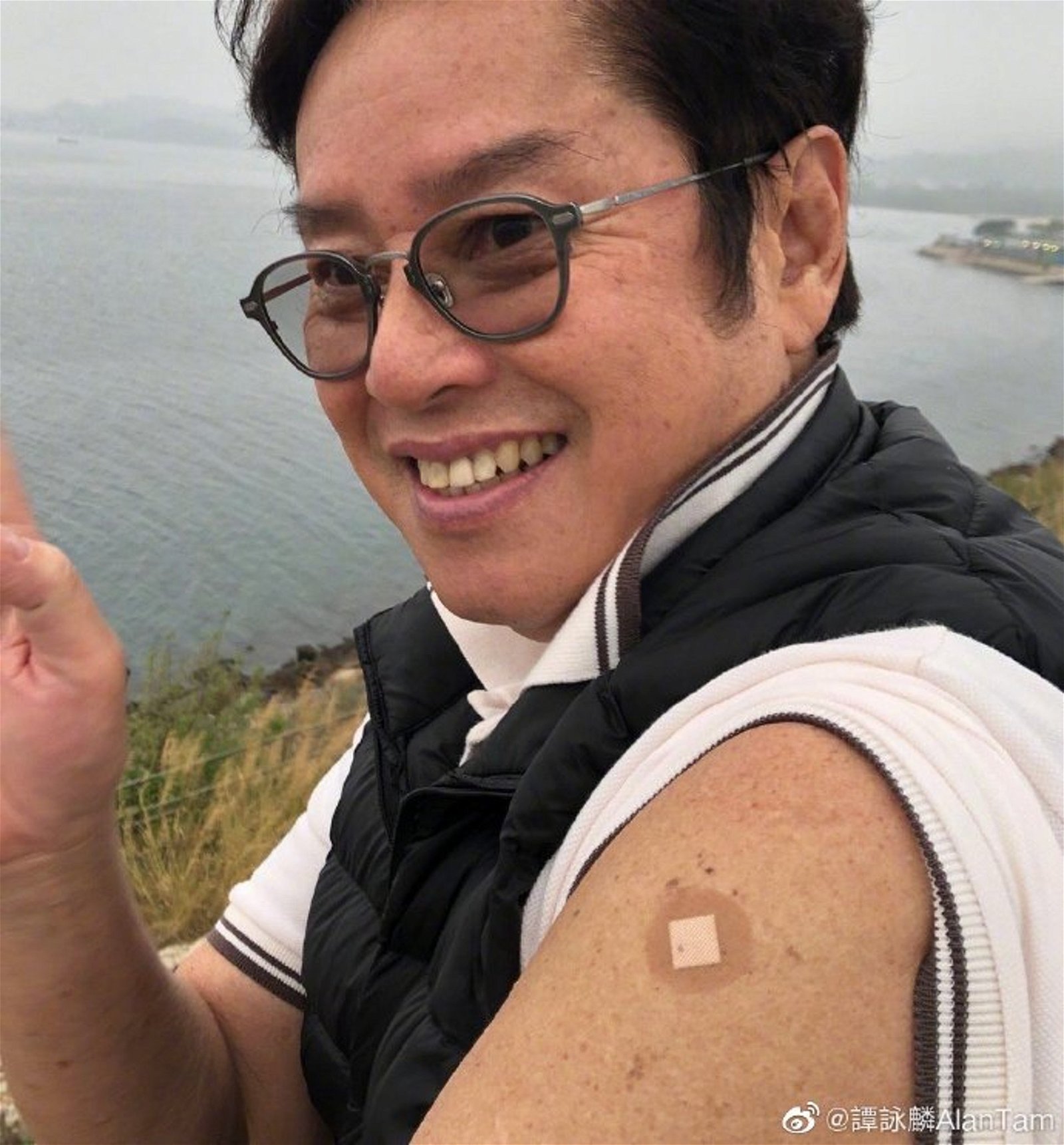 谭咏麟透露将于4月初接种第二针科兴疫苗。