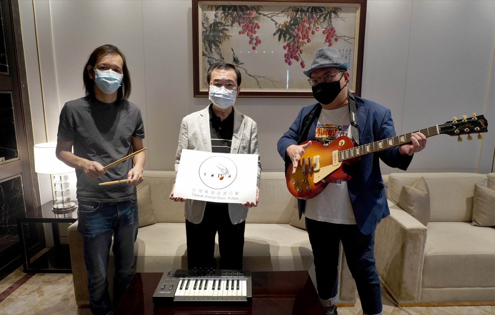 左起）资深音乐人麦伟豪 、驻马台北经济文化办事处文化组长陈冠甫和媒体人陈伟智。