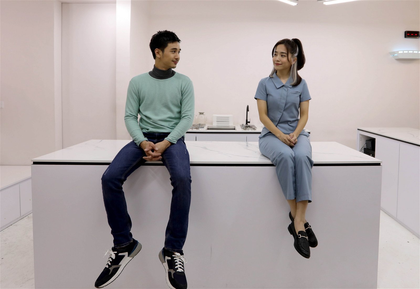 吕杨和陈子颖这对昔日拍档再聚首演情侣。