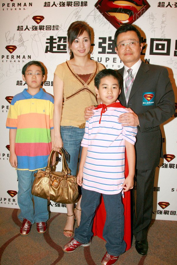 罗霖与前夫刘坤铭已离婚十年。