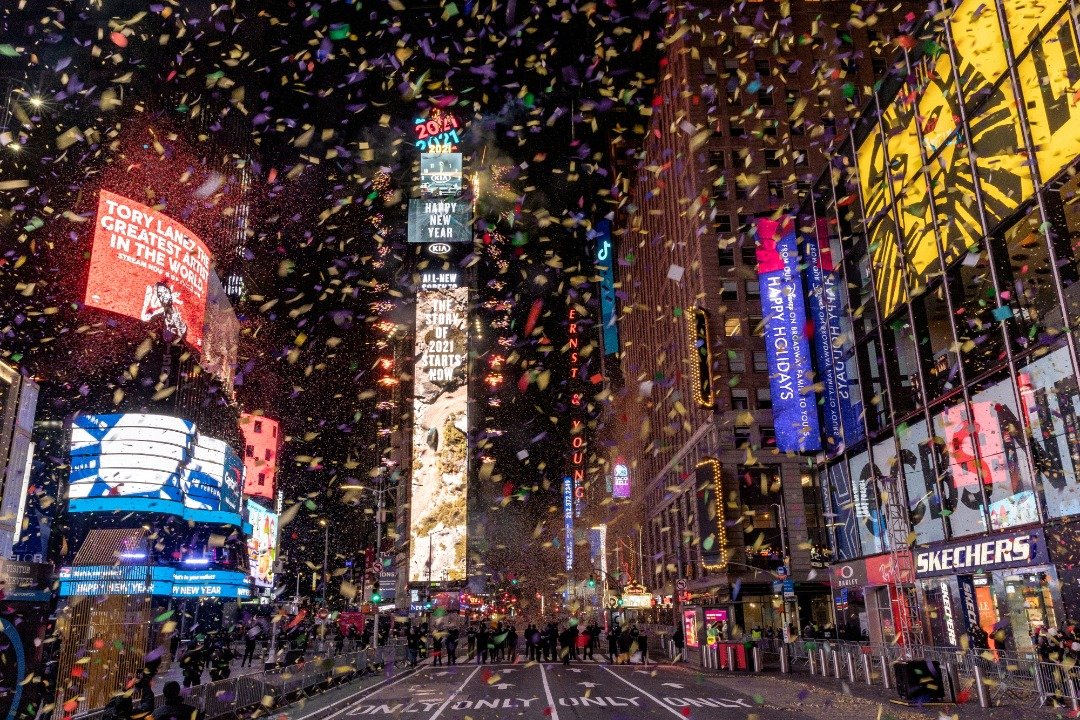 因新冠肺炎疫情严重，纽约时报广场去年的跨年活动不见人潮。（图取自路透社）