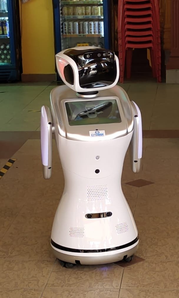 目前智能机器人只有5个功能，即迎宾、提醒民众遵守抗疫标准作业程序、运用手机程式远程操控及视频、播放佛经及成为向导为游客讲解庙的历史。