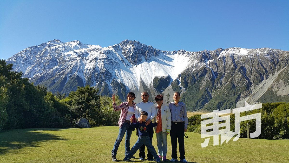 家人的支持，让蔡㚸蓓有坚持下去的勇气。图为她与家人同游纽西兰。
