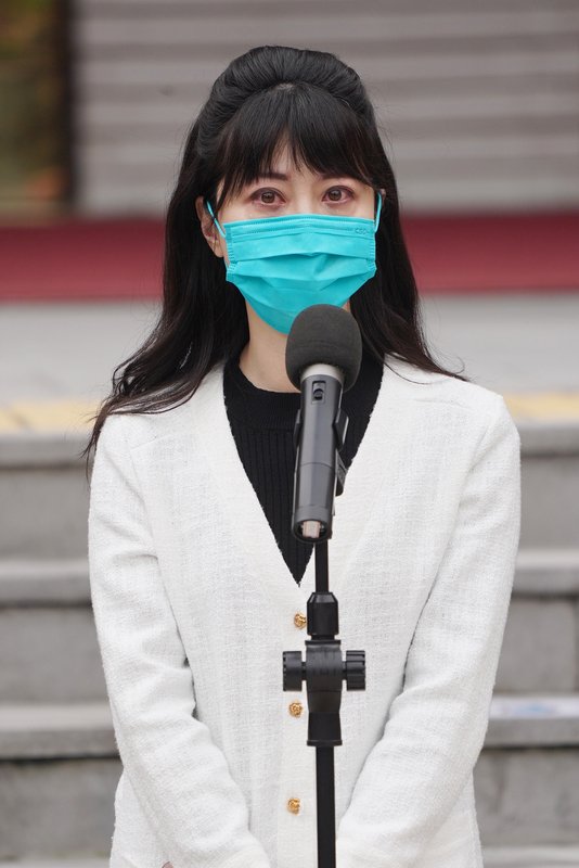台湾民进党立委高嘉瑜（图）遭林姓男友施暴。她周三现身立法院举办记者会，并称受害者不只她一人，还有其他女性，“希望我是最后一个受害者”。（图取自中央社）