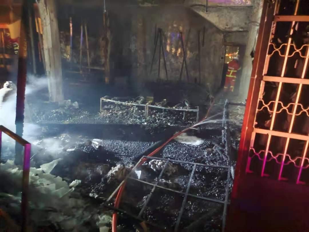 极乐寺周二凌晨发生火灾，一寺院70%空间被烧毁。