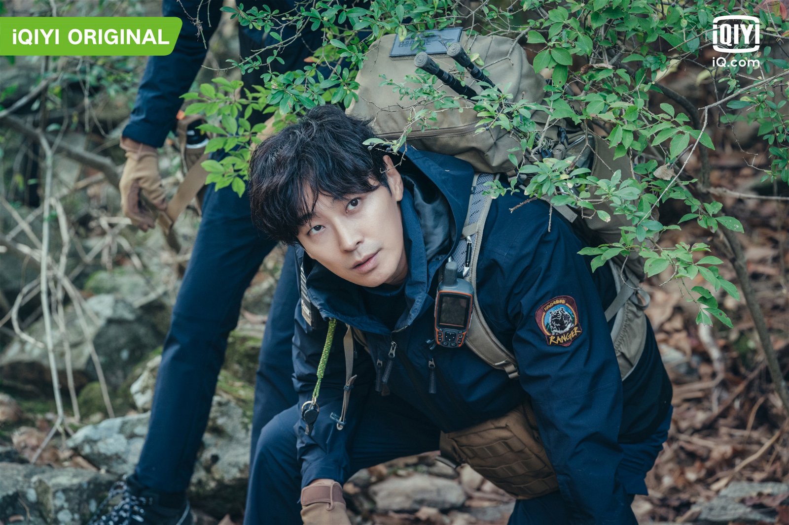 朱智勋饰演有阴阳眼的“新手护林员”姜贤祖，是个开朗纯真的角色。