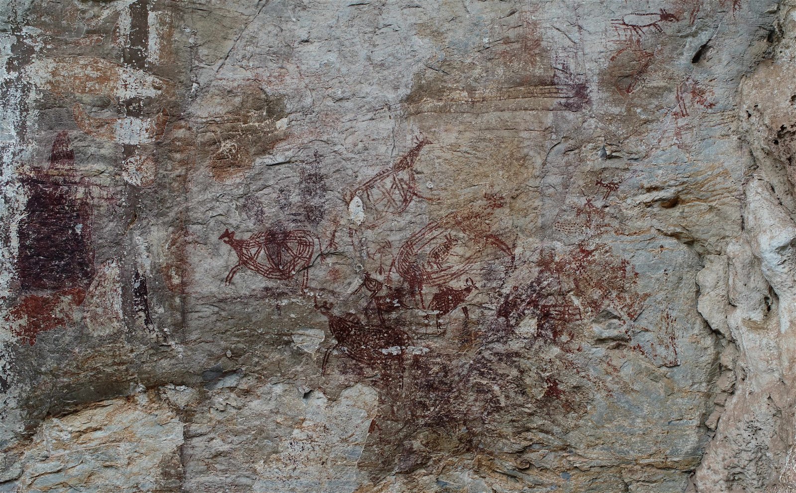打扪洞红岩画是近打谷最早被发现的尚存红岩画，为我国唯一因红岩画而在2010年获得颁布国家文化遗产的洞穴。
