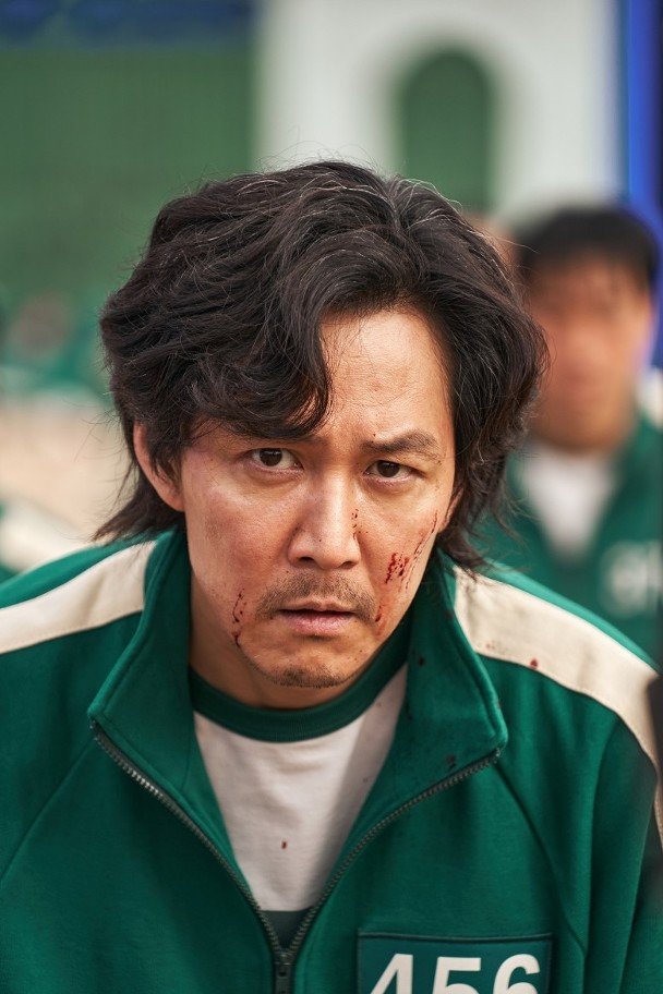 李政宰主演韩剧《鱿鱼游戏》。