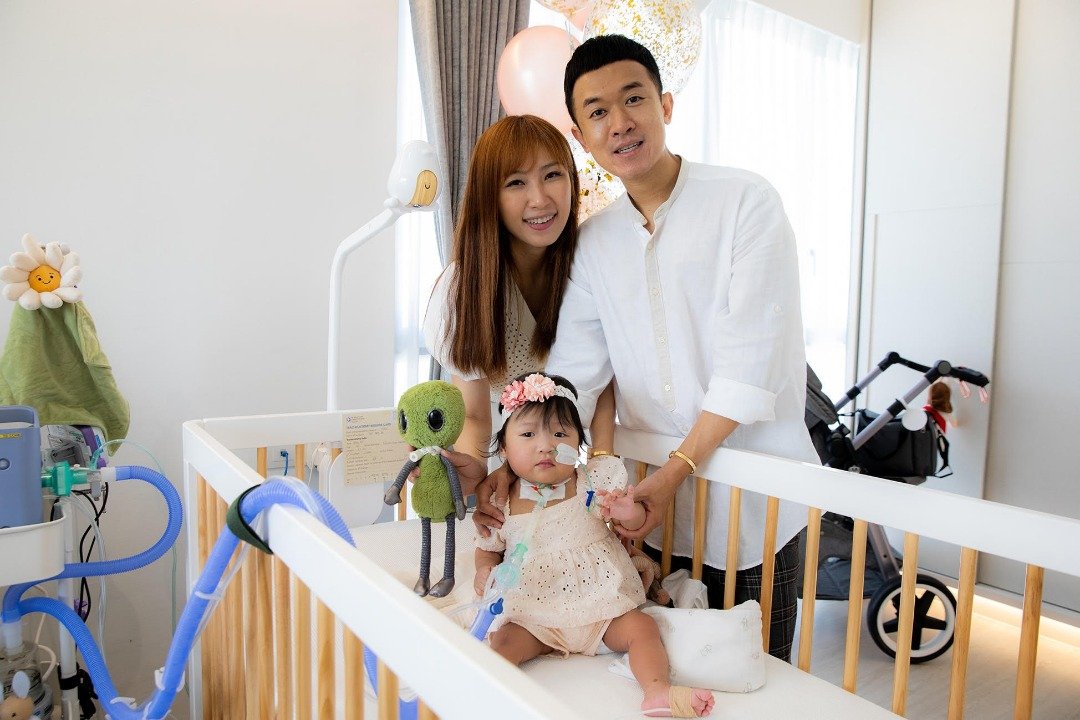 小云妮在医院待了超过400天后，3月30日终于出院。
