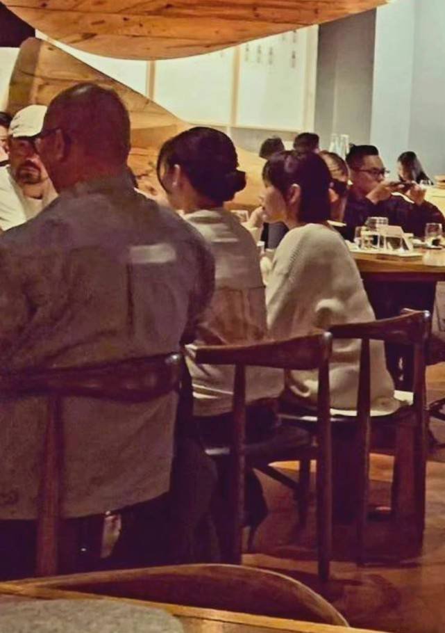 虽然大S和具俊晔至今还没公开合体亮相，可是日前有网民爆出他们用餐的背影照，已让许多人表示期待。