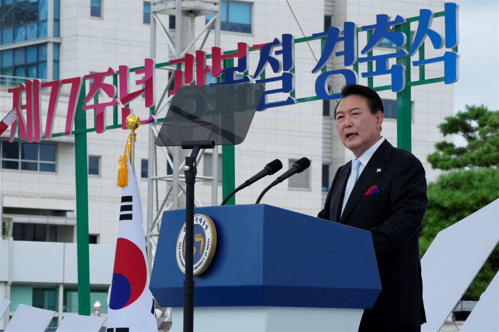 韩国总统尹锡烈周一在光复77周年纪念仪式上发表讲话，提出对朝政策“大胆构想”。（图取自路透社）