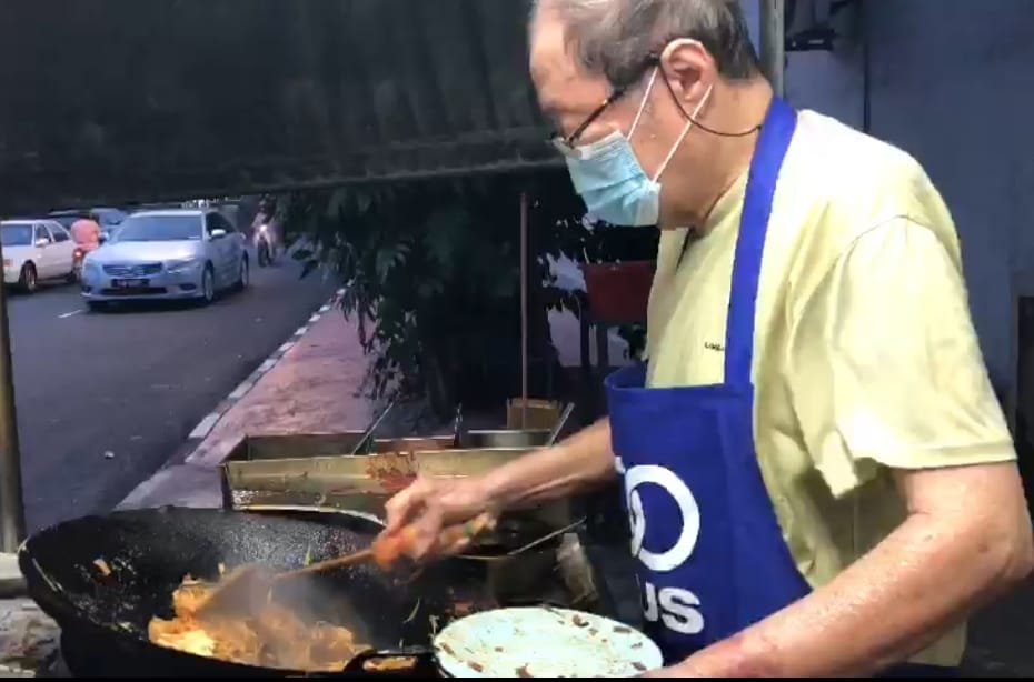 张君霖从1980年开始，炒了40多年的炒粿条。