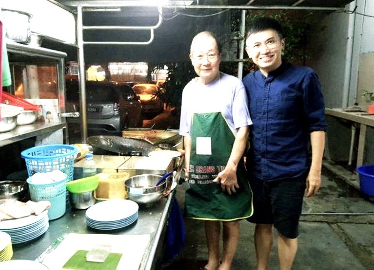 张君霖与著名美食节目主持人杨佳贤合照。