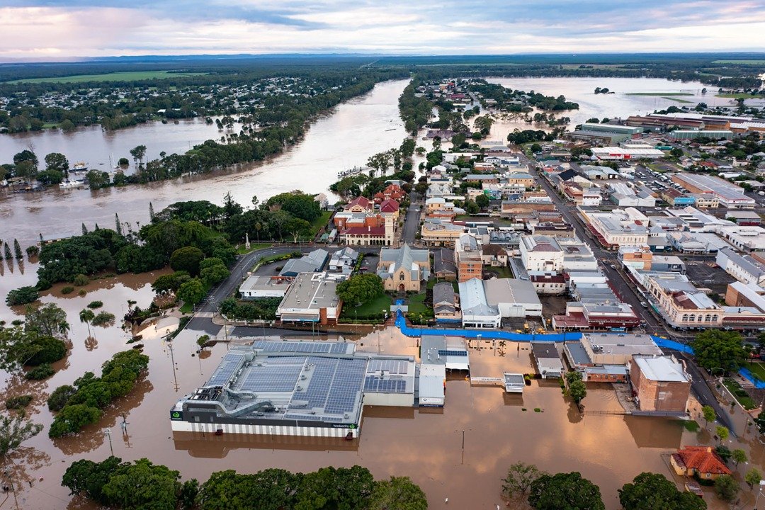 澳洲东岸连日暴雨引发洪水，昆士兰州玛丽河泛滥成灾，玛丽伯勒市变成水乡。（图取自昆士兰警察局/法新社）