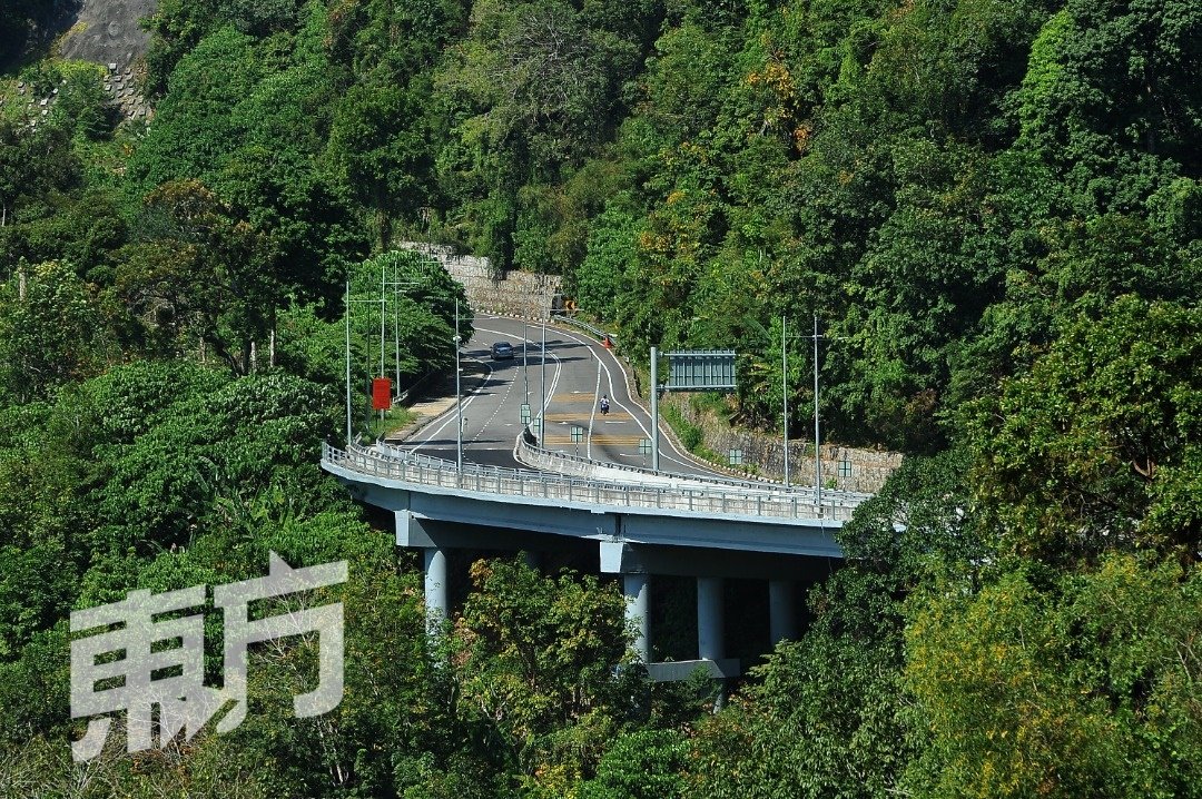 米桶山平行大道计划中，2个由发展商负责的道路工程，目前尚未竣工。