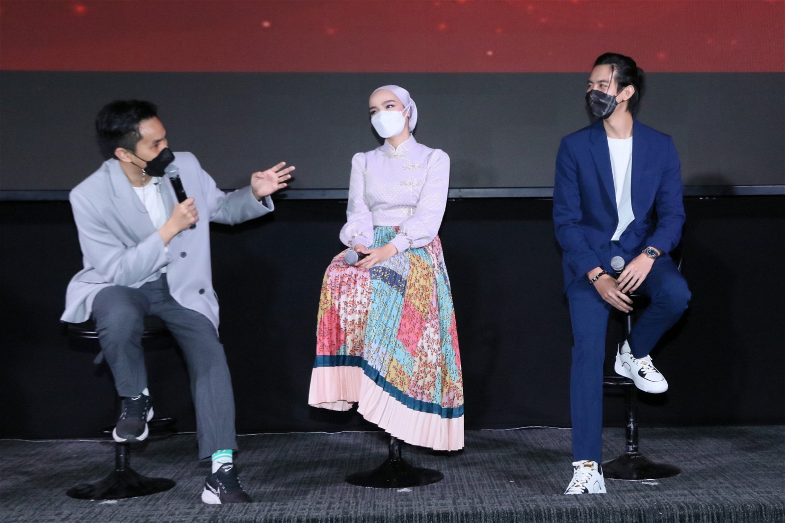 导演陈立谦（左起）、女主角卡丝莉娜卡琳和男主角李伟燊。