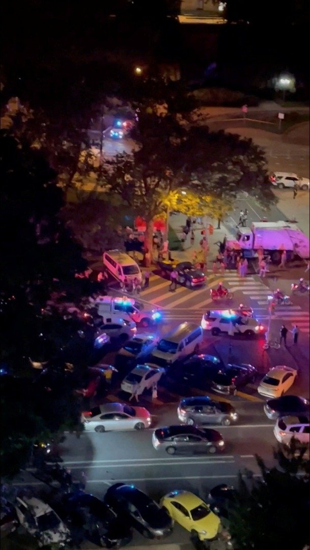 网上视频截图显示，费城枪击事件后发生后，警方在现场处理。（图取自Audrey Schneider/路透社）