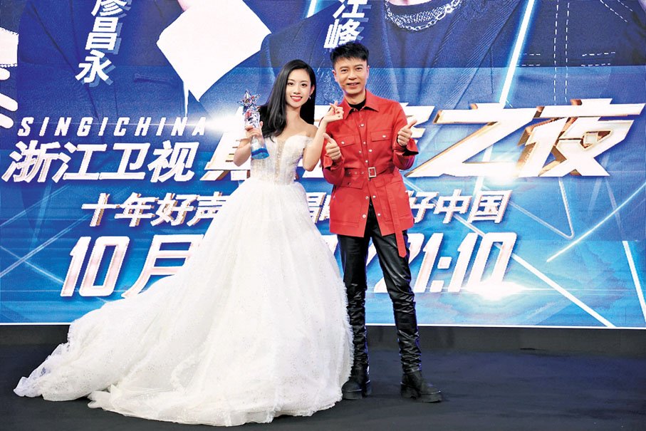 李克勤是上季《中国好声音》的总冠军导师，捧红伍珂玥。