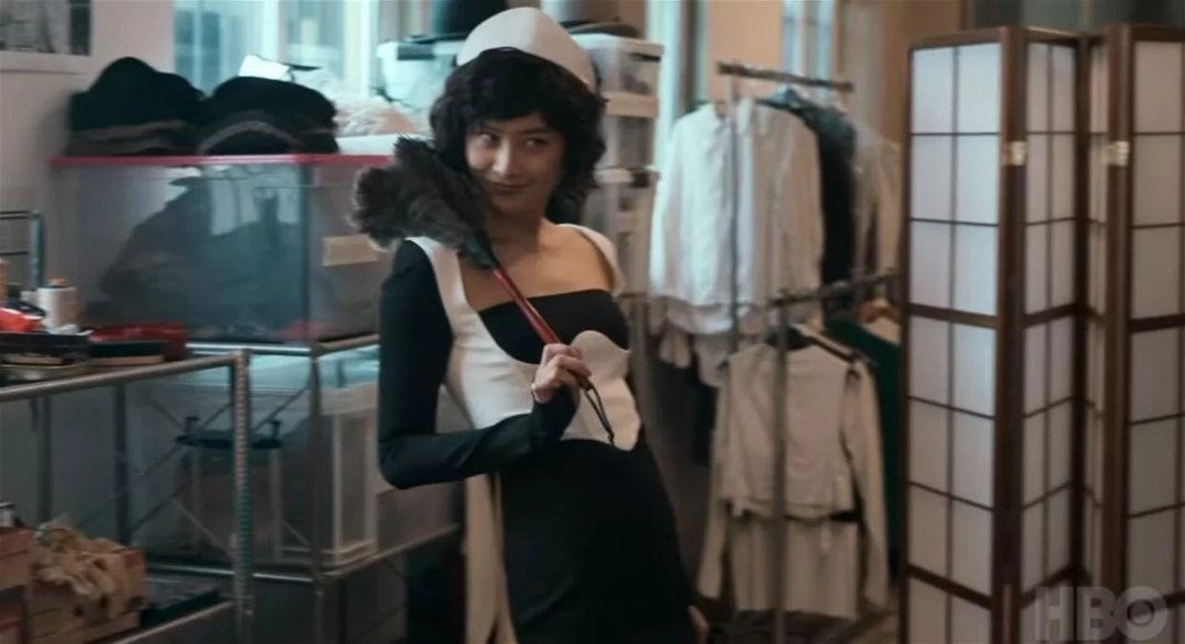 陈法拉在剧中有以“女仆”造型示人，她笑说觉得量身定做的女仆制服很贵，但也在戏里的服装上感受到导演想探讨有关电影“物化女性身体”的课题。