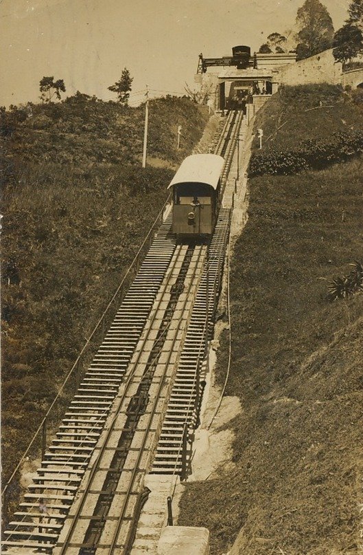 升旗山第一代缆车于1977年退役。