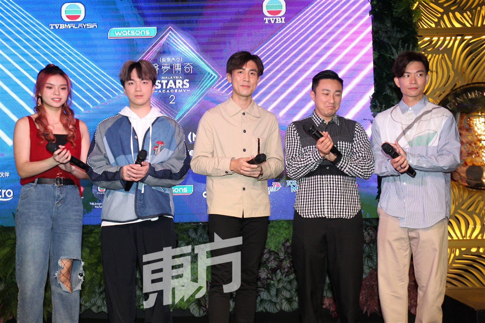 文凯婷（左起）、何晋乐、谭俊彦、崔建邦和周志康这次身负重任，要带一位“新星”加入TVB！