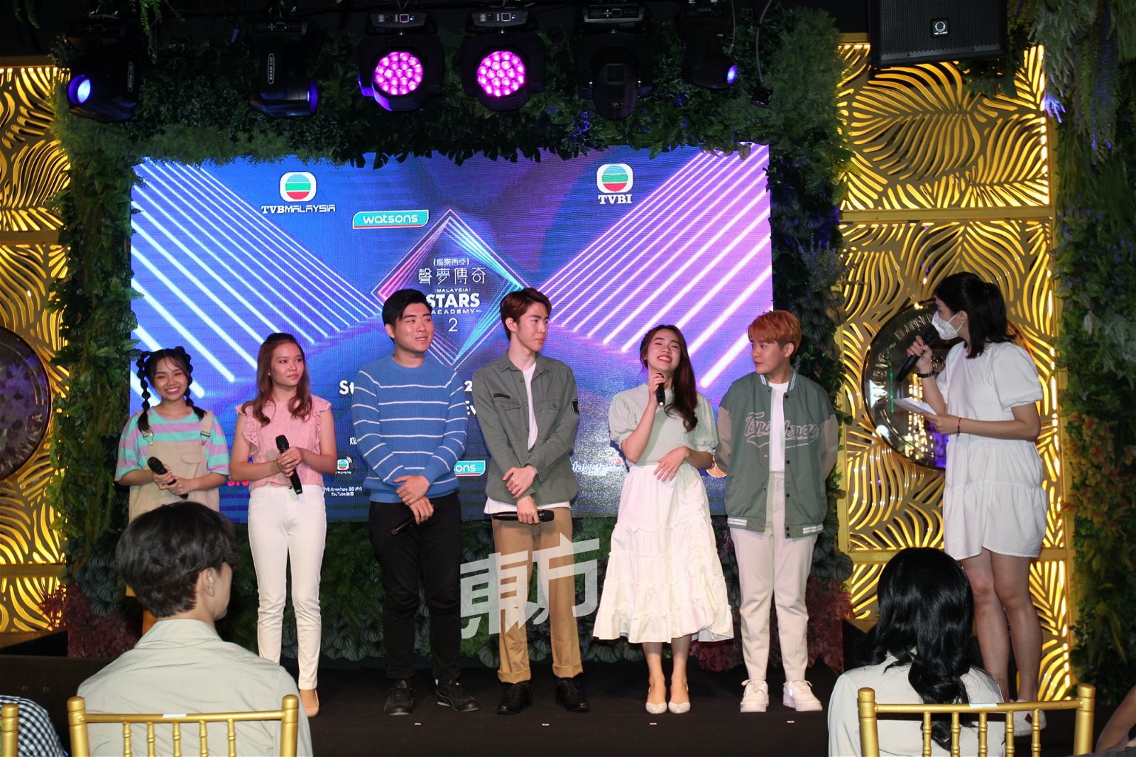 大马版《声梦传奇2》入围参赛者王紫薇（左起）、翁婕婷、周伟伦、林良涵、李苑及梁咏贻。
