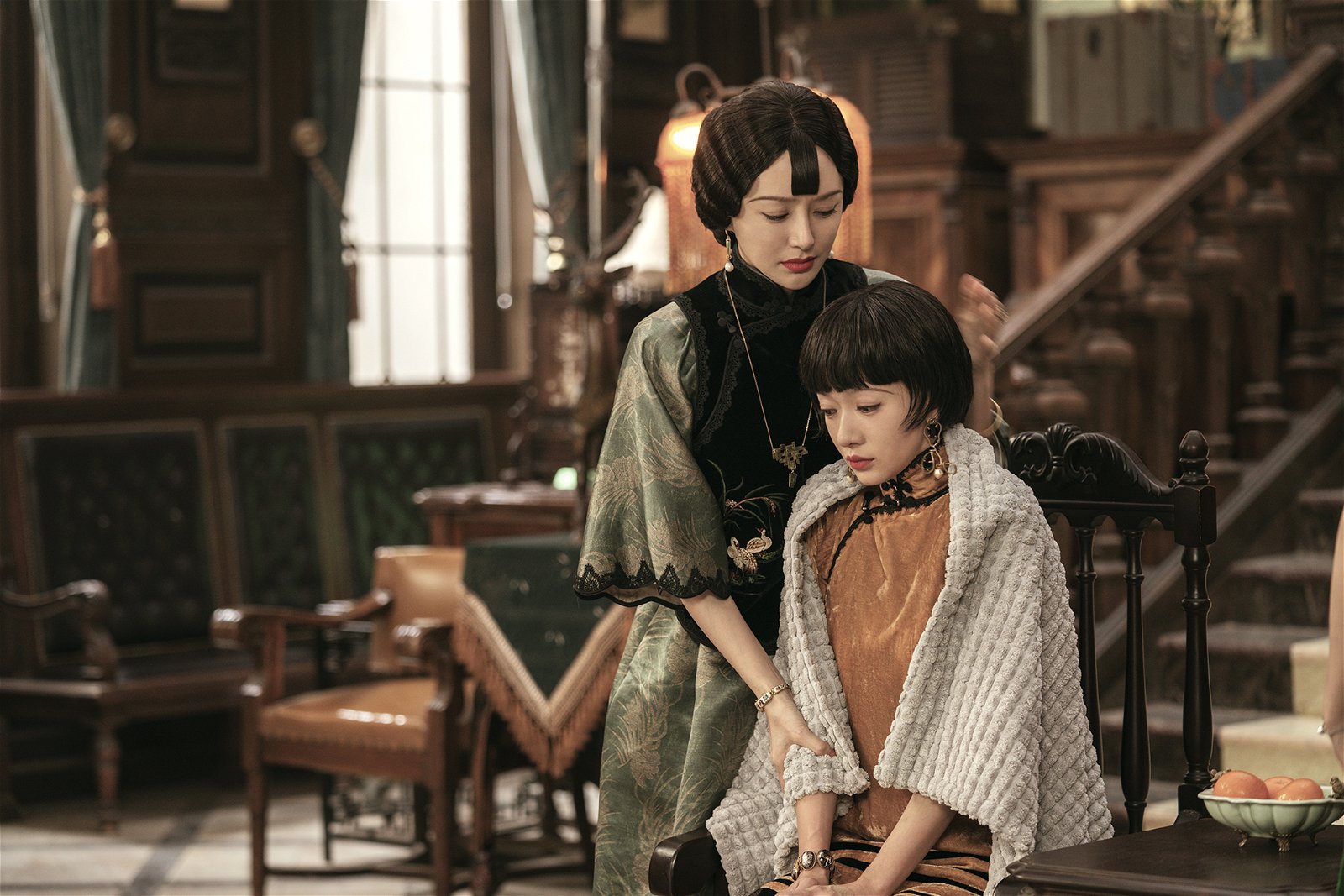秦岚与吴谨言在剧中饰演姐妹。