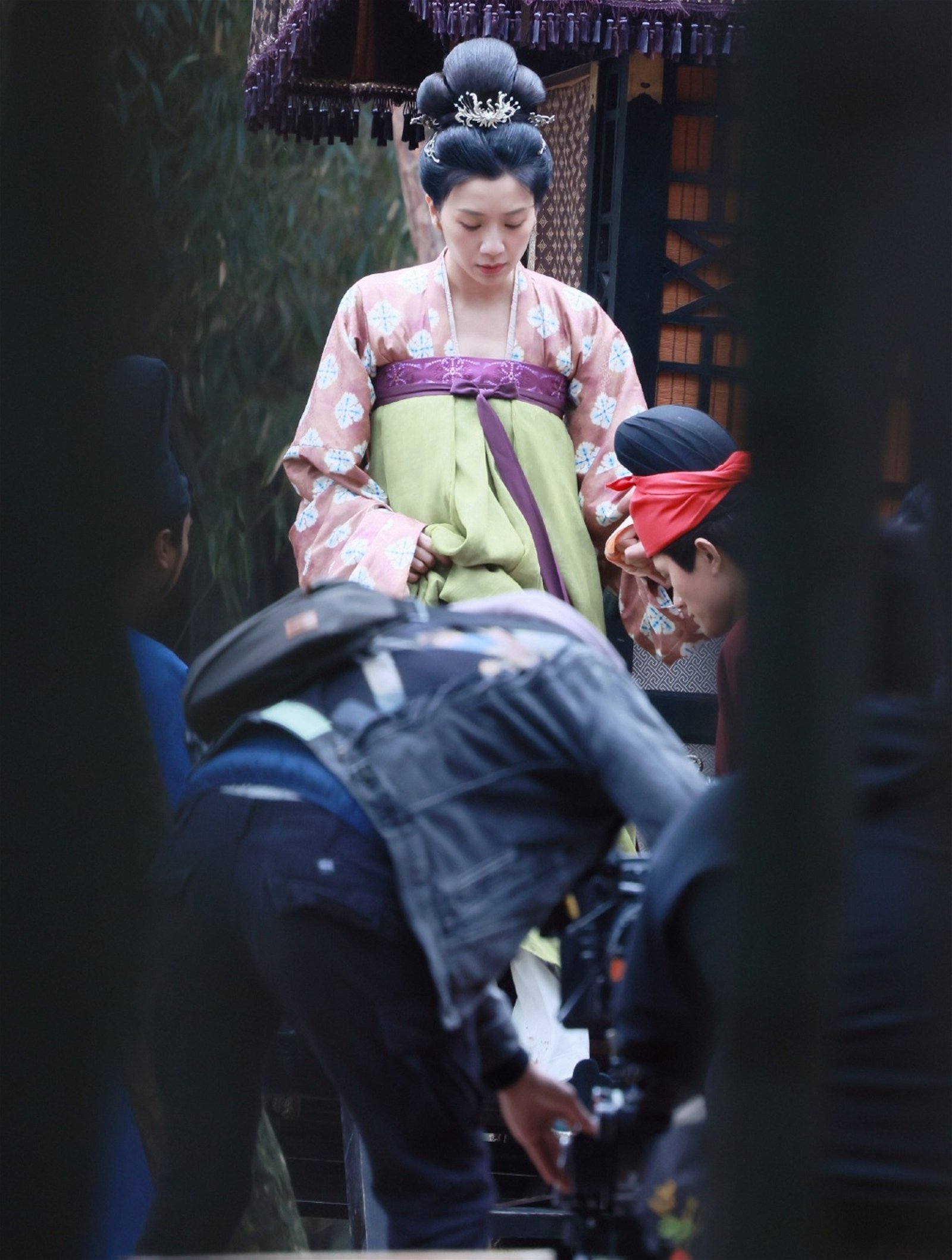 黄智雯被网民拍到新剧的古装扮相。